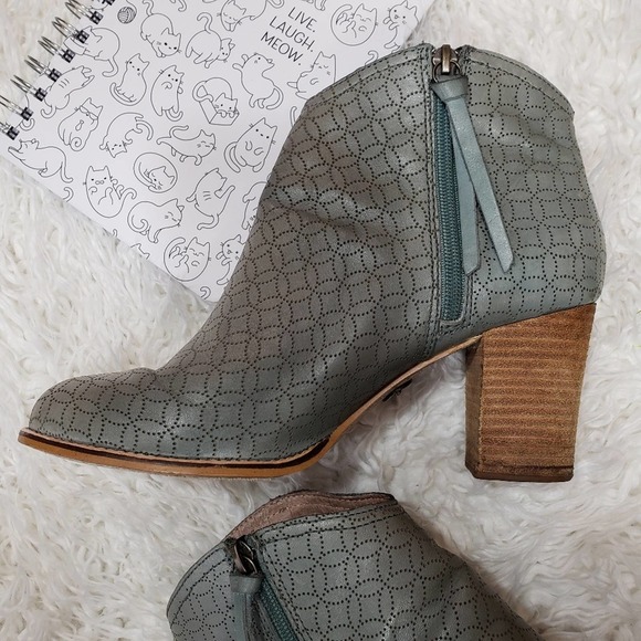 Fossils Leather Blue Chunk Heel Ankle Bootie 8.5 - Picture 6 of 14